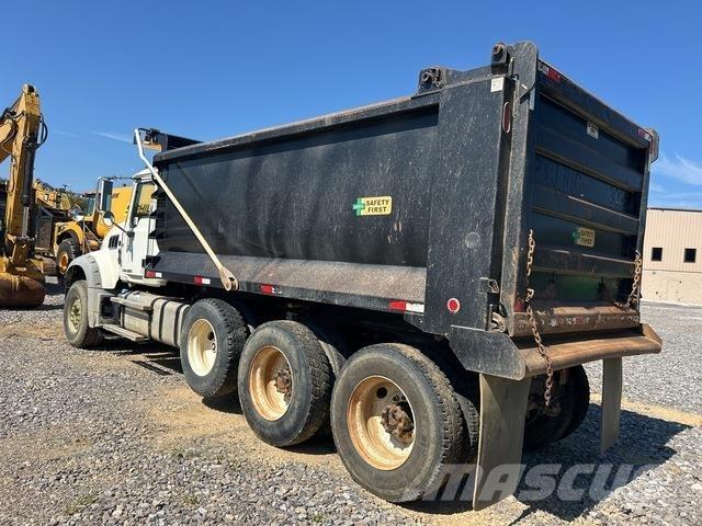 Mack GU713 Dump Trucks