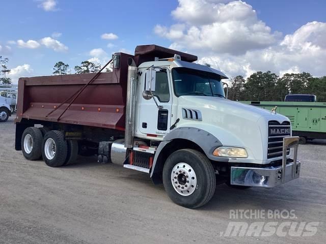 Mack GU813 Dump Trucks