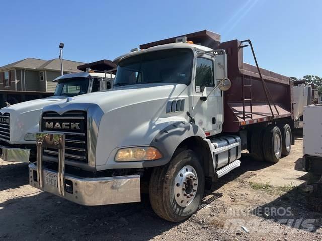 Mack GU813 Dump Trucks