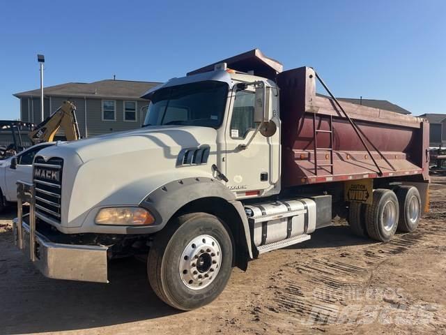 Mack GU813 Dump Trucks