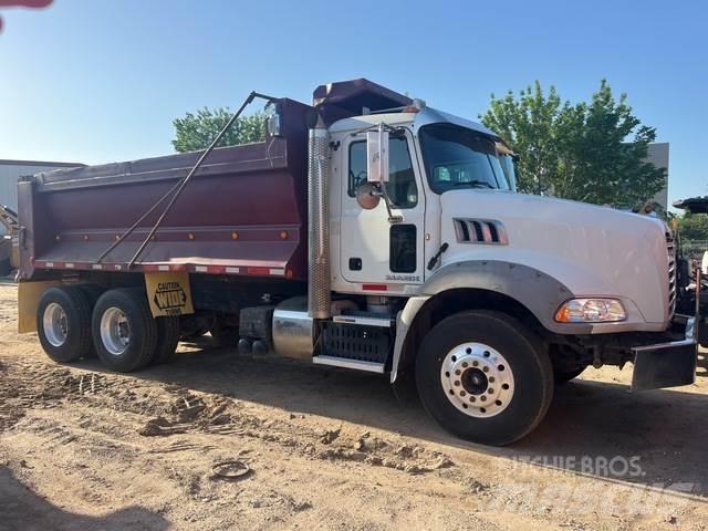 Mack GU813 Dump Trucks