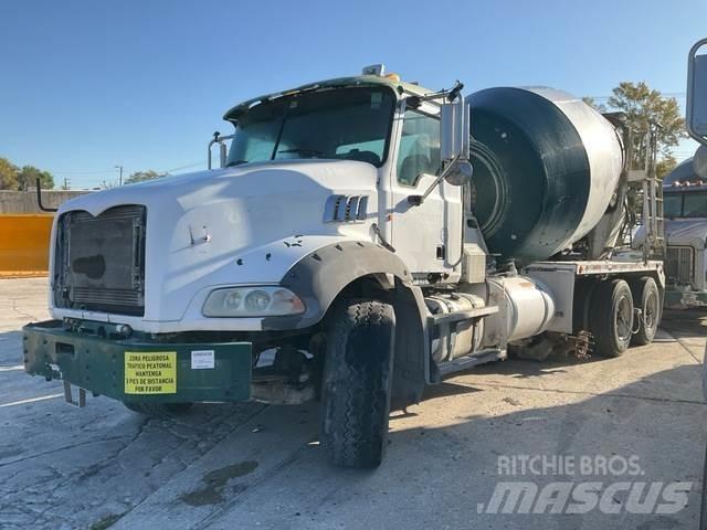 Mack GU813 Other Trucks