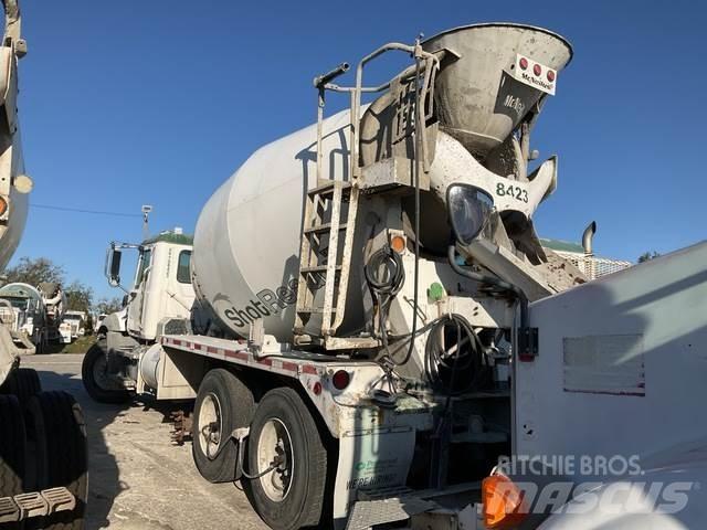 Mack GU813 Other Trucks