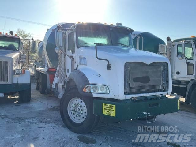 Mack GU813 Other Trucks