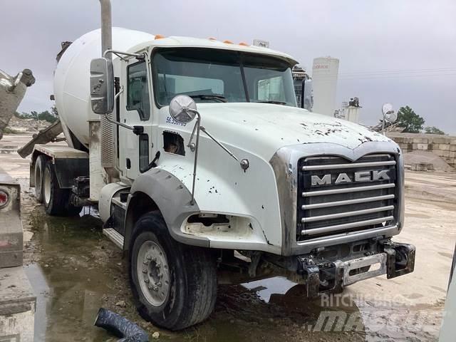 Mack GU813 Other Trucks