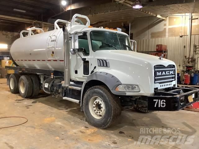 Mack GU813 Tank Trucks