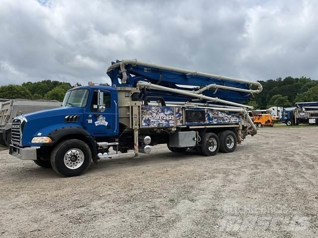 Mack GU813 Concrete Pumps