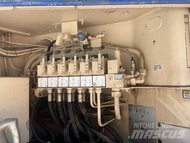 Mack GU813 Concrete Pumps