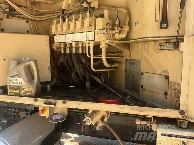 Mack GU813 Concrete Pumps