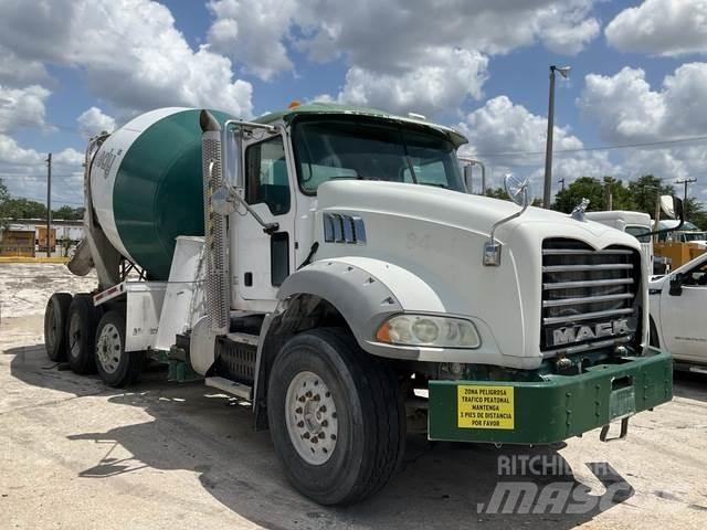 Mack GU813 Other Trucks