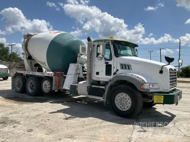 Mack GU813 Other Trucks