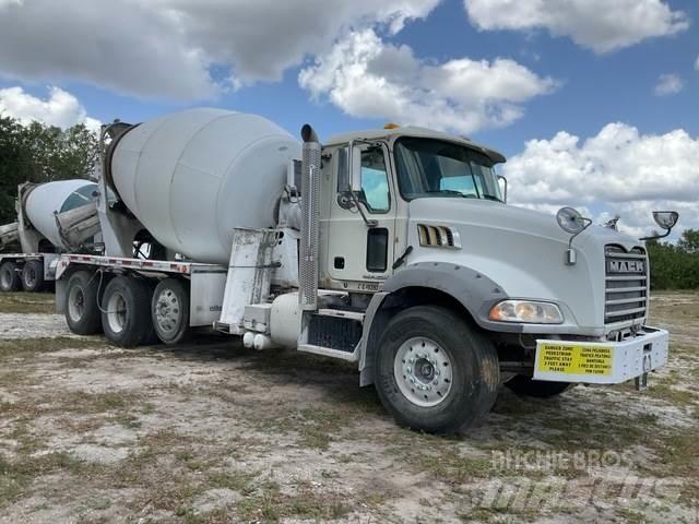 Mack GU813 Other Trucks