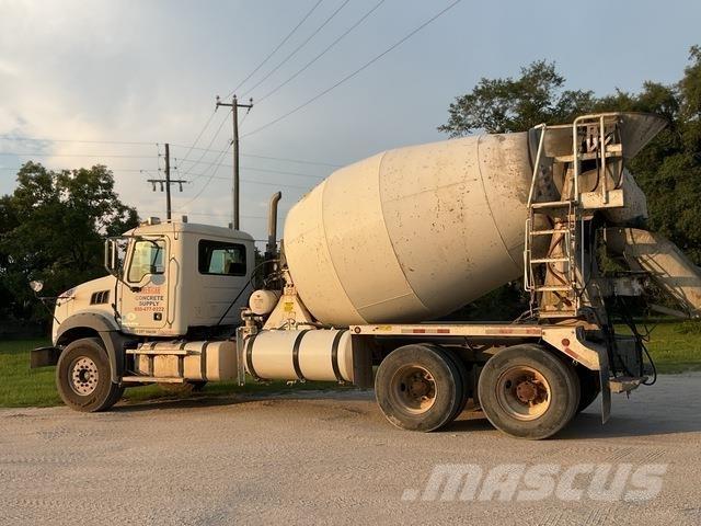 Mack GU813 Other Trucks