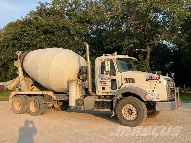 Mack GU813 Other Trucks