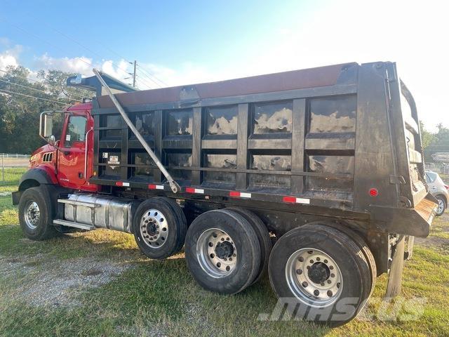Mack GU813 Dump Trucks
