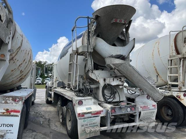Mack GU813 Other Trucks