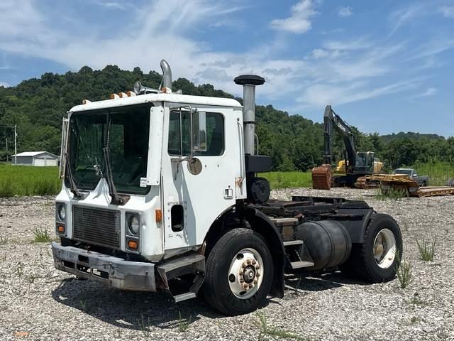 Mack MR688P Shunt Trucks