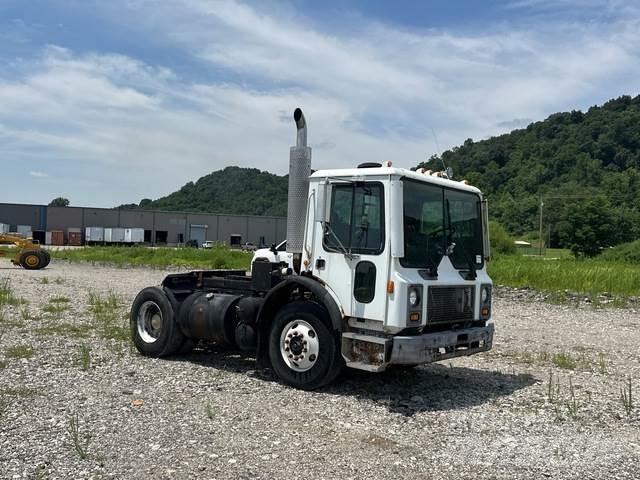 Mack MR688P Shunt Trucks