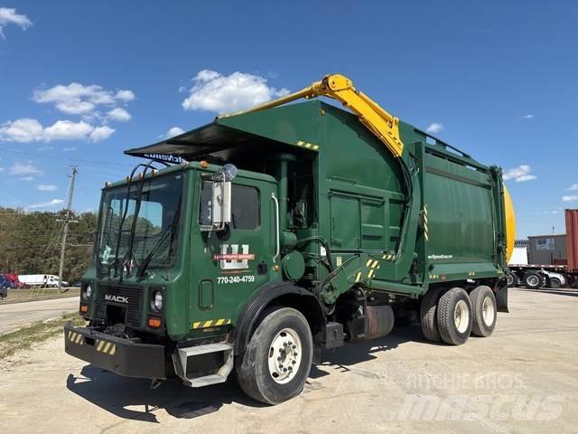 Mack MR690S Garbage Trucks / Recycling Trucks