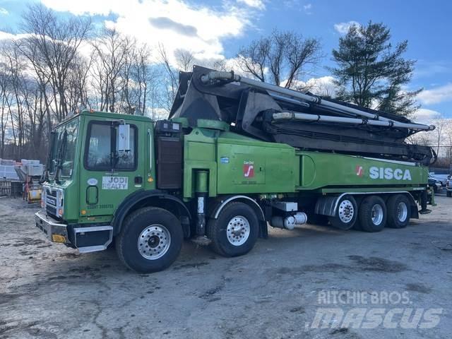 Mack MRU613 Concrete Pumps