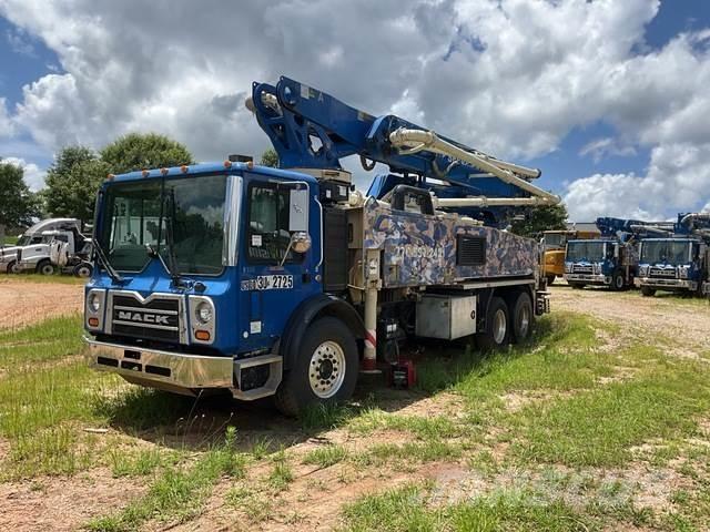 Mack MRU613 Concrete Pumps