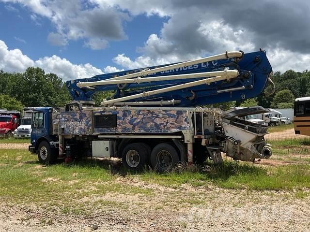 Mack MRU613 Concrete Pumps