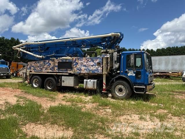 Mack MRU613 Concrete Pumps