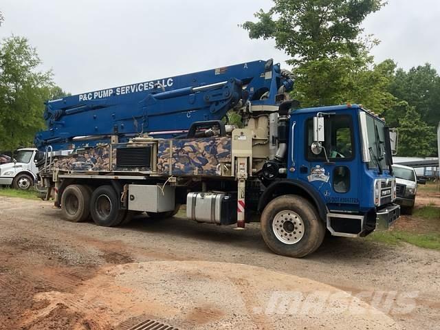 Mack MRU613 Concrete Pumps