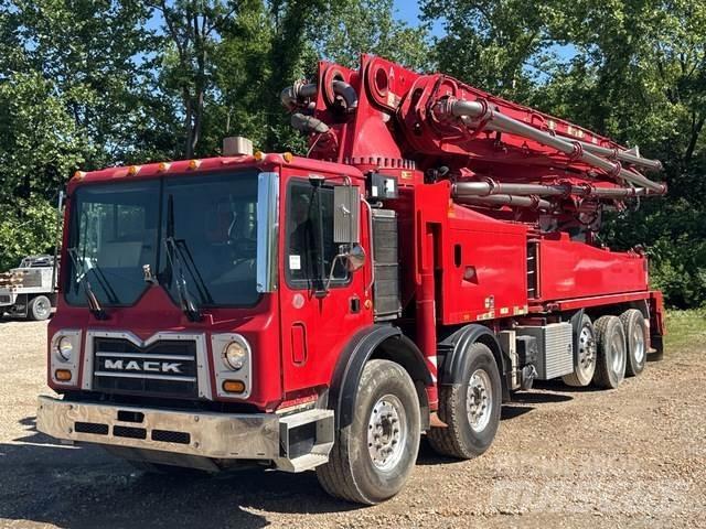 Mack MRU613 Concrete Pumps