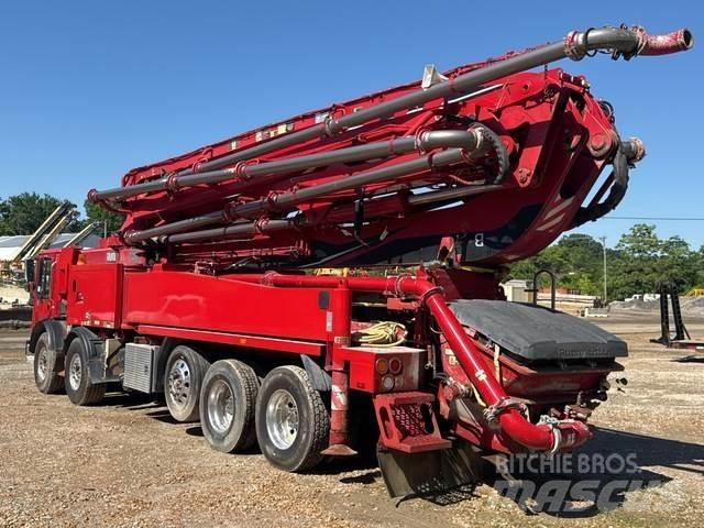 Mack MRU613 Concrete Pumps