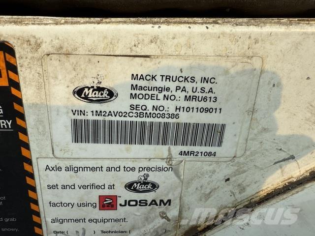 Mack MRU613 Garbage Trucks / Recycling Trucks