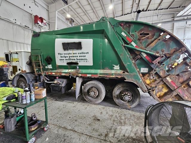 Mack MRU613 Garbage Trucks / Recycling Trucks