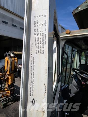 Mack MRU613 Garbage Trucks / Recycling Trucks