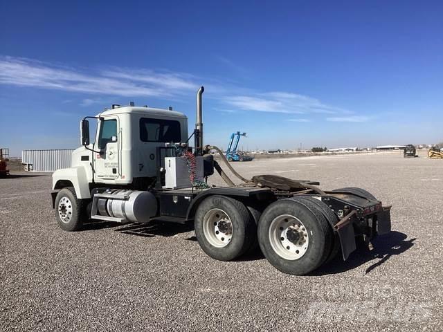 Mack Pinnacle Conventional Trucks / Tractor Trucks