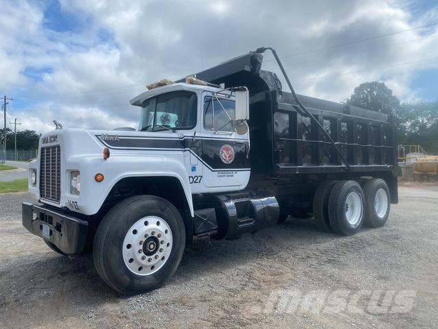 Mack R690ST Dump Trucks