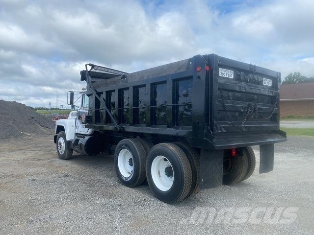 Mack R690ST Dump Trucks