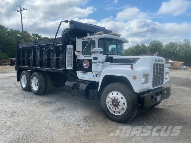 Mack R690ST Dump Trucks