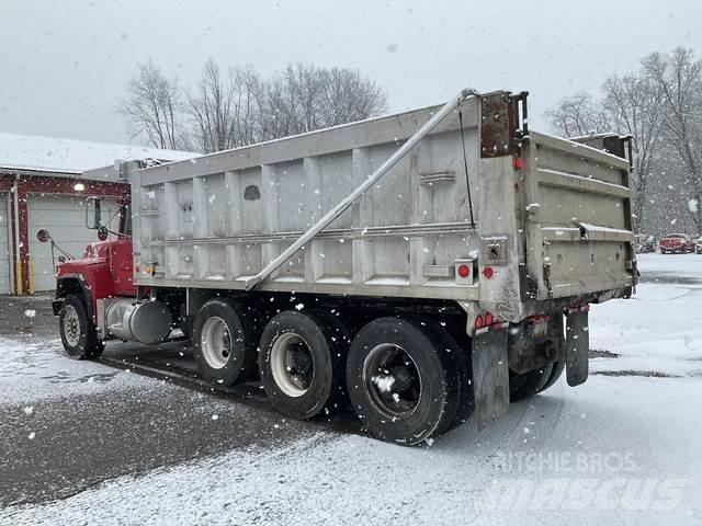 Mack RB688S Dump Trucks