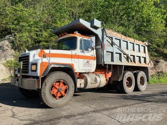 Mack RD686SX Dump Trucks