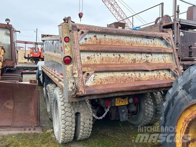 Mack RD688S Dump Trucks