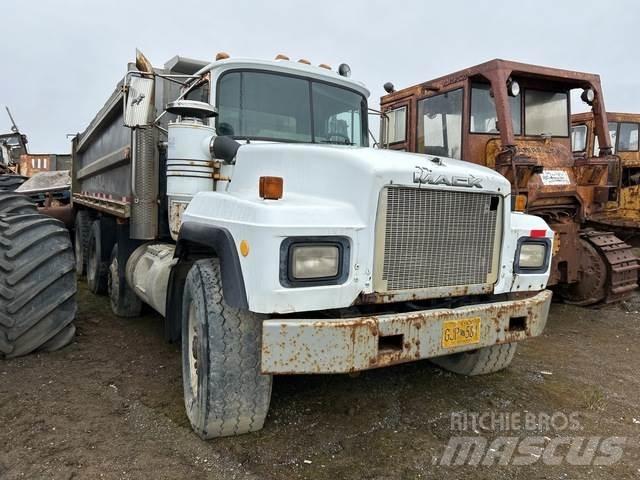Mack RD688S Dump Trucks