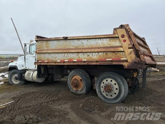 Mack RD688S Dump Trucks