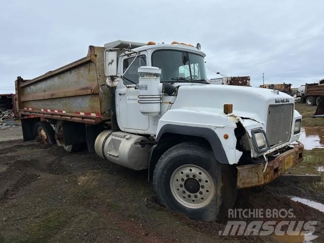 Mack RD688S Dump Trucks
