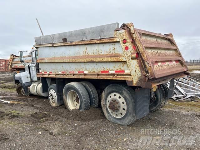 Mack RD688S Dump Trucks