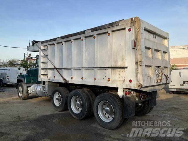 Mack RD688S Dump Trucks