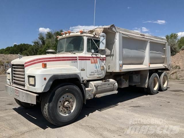Mack RD688S Dump Trucks
