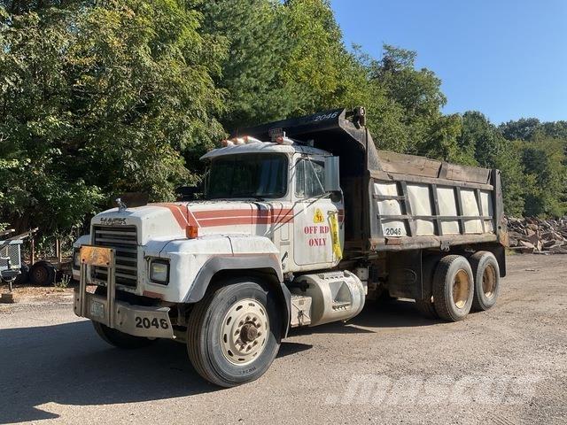 Mack RD688S Dump Trucks