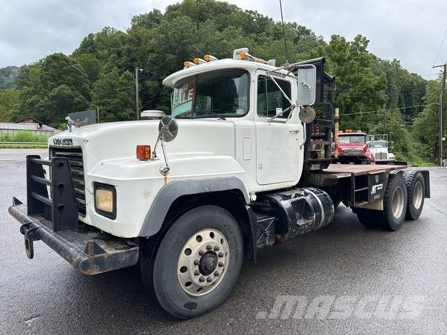 Mack RD688S Flatbed Trucks