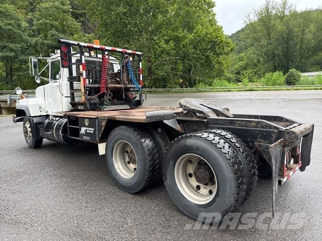 Mack RD688S Flatbed Trucks
