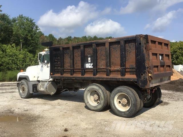 Mack RD688S Dump Trucks